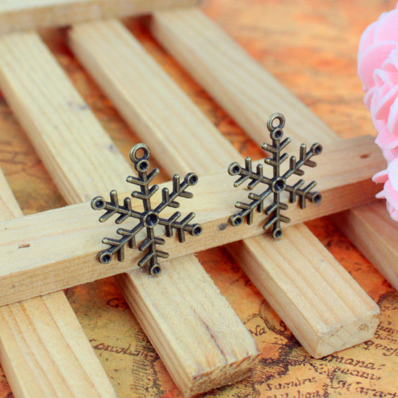 28x22mm Vintage Snowflake Alloy Charm Pendant
