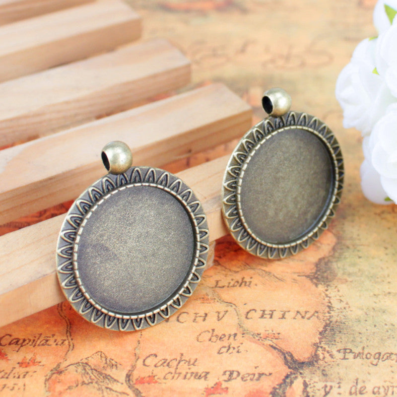Vintage 25mm Sunflower Lace Cabochon Tray Bezel Setting Pendant
