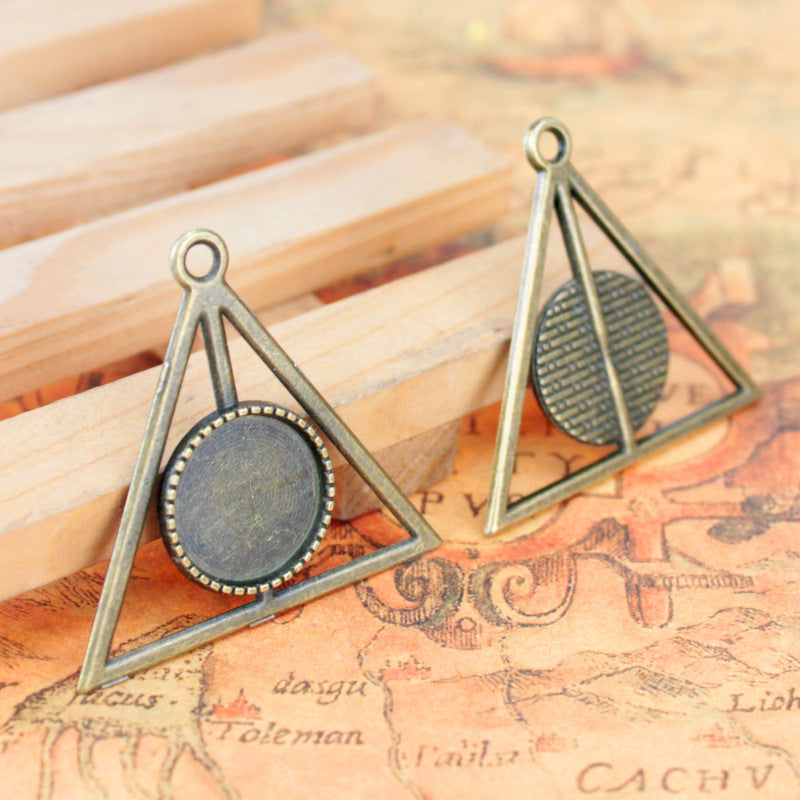 Vintage Triangle Bezel Setting Pendant Base