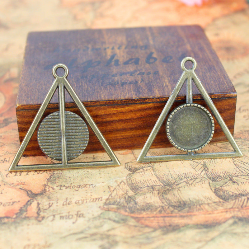 Vintage Triangle Bezel Setting Pendant Base