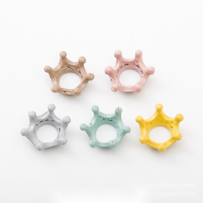 Finish comparison of 彩色镂空皇冠 charm on a white background