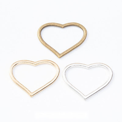 Smooth open heart link shown across the available finishes