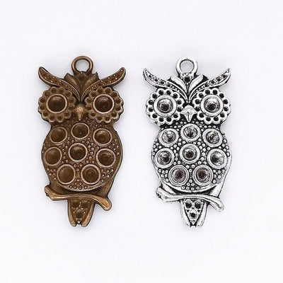 Circular-detail owl metal component, grouped front view on white