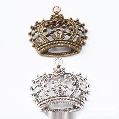 Finish comparison of 镂空王冠 charm on a white background