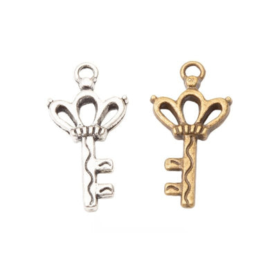 Finish comparison of 皇冠头钥匙 charm on a white background