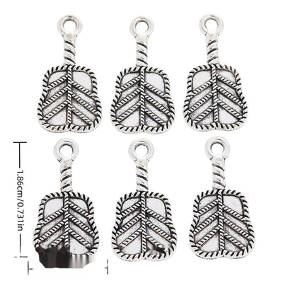 Finish overview of leaf-shaped fan metal charm