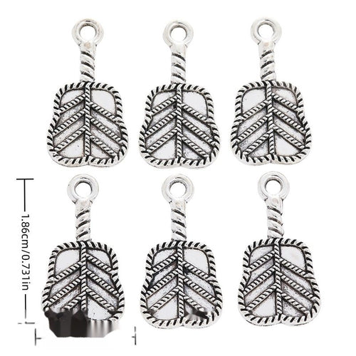 Finish overview of leaf-shaped fan metal charm