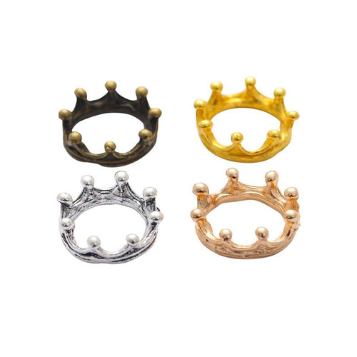Overview of the crown bezel setting in the available metal finishes