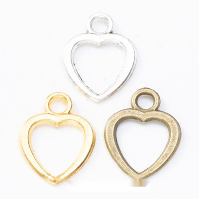 Overview of open heart charms in the available designs and finishes