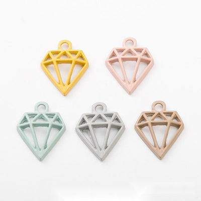 Open faceted diamond outline shown in the available finishes