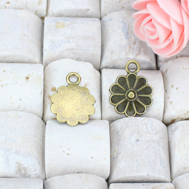 Alloy Daisy Flower Charm Pendant 14mm