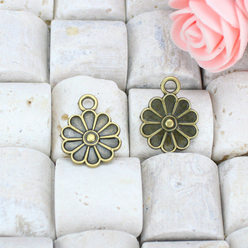 Alloy Daisy Flower Charm Pendant 14mm