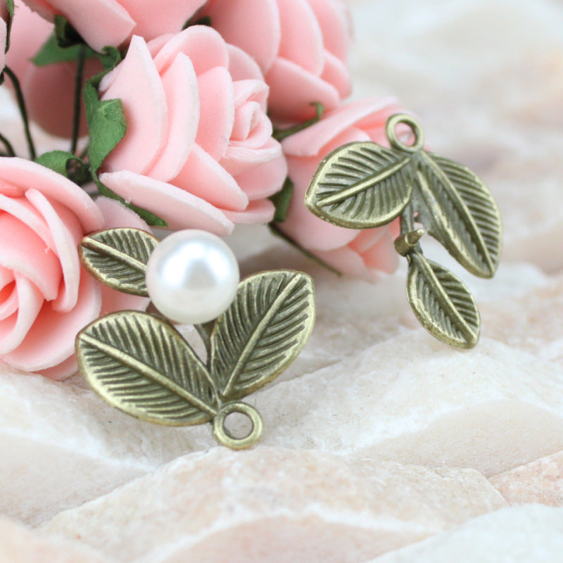 27x24mm Three-Leaf Alloy Charm Pendant with Half-Hole Pin