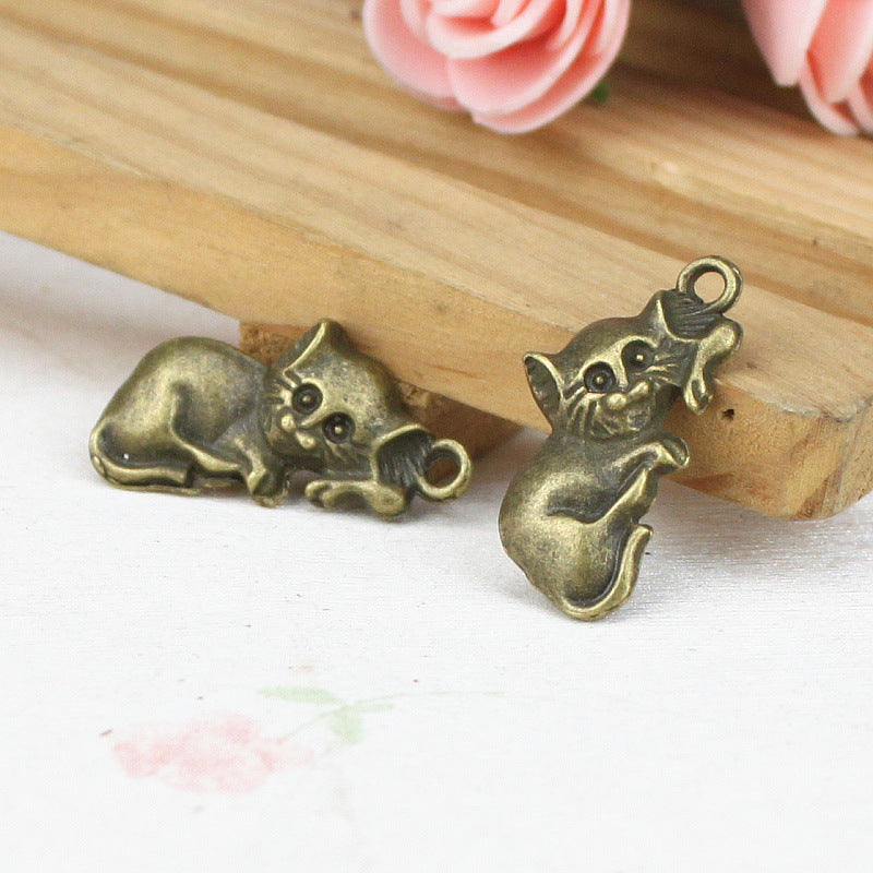 Vintage Lazy Cat Alloy Charm Pendant 26x13mm
