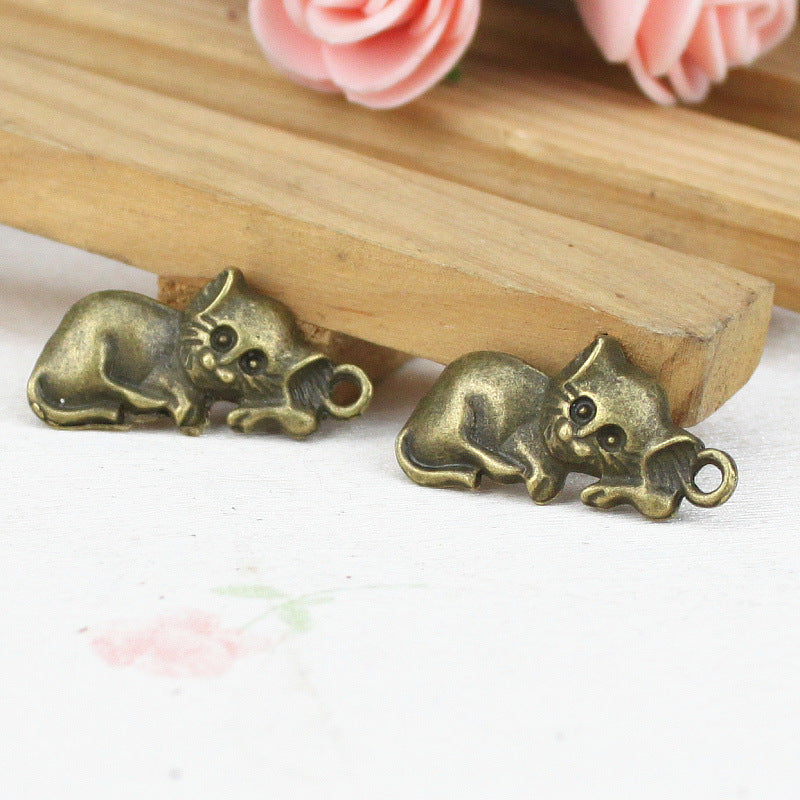 Vintage Lazy Cat Alloy Charm Pendant 26x13mm