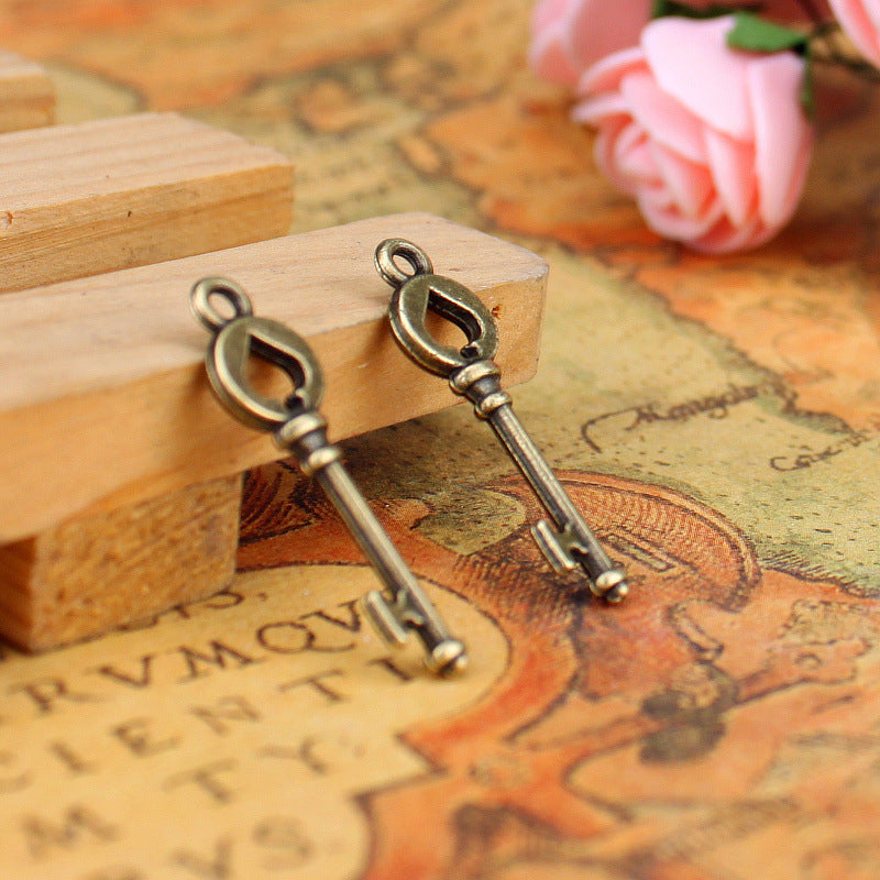 28x8mm Vintage Spade Ace Key Alloy Charm Pendant