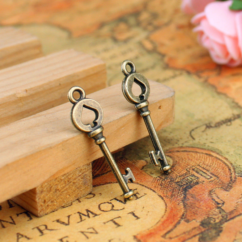 28x8mm Vintage Spade Ace Key Alloy Charm Pendant