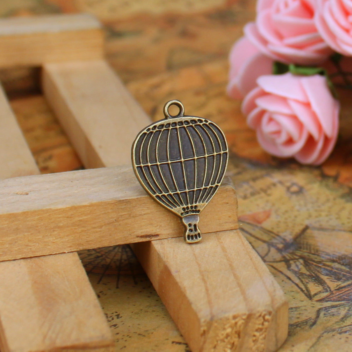 Vintage Alloy Hot Air Balloon Charm Pendant 25x17mm