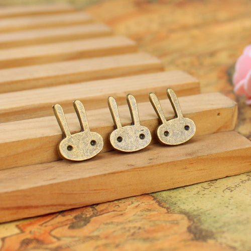 Alternate view of the minimal rabbit head connector showing its raised and recessed details