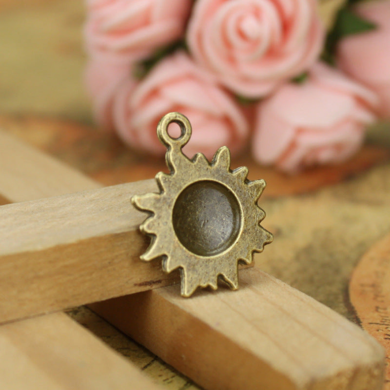 19mm Vintage Sun Alloy Charm Pendant