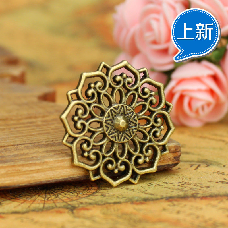 31mm Alloy Filigree Ethnic Style Charm Pendant