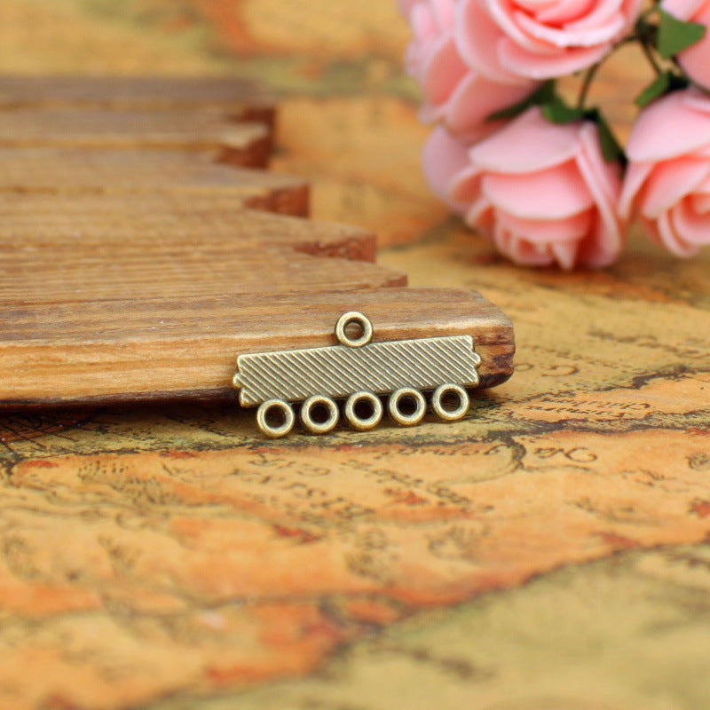 Four-Leaf Clover Multi-Loop Alloy Connector Pendant 24x11mm