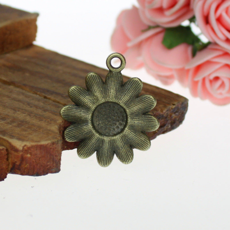 26mm Vintage Sunflower Alloy Charm Pendant