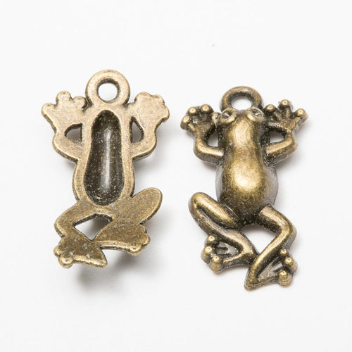 Front and reverse views of the three wise frogs charm