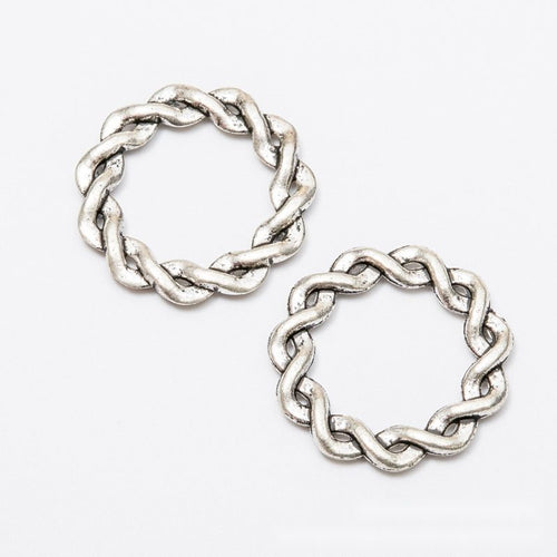 Close product view showing the front and reverse details of the braided round link