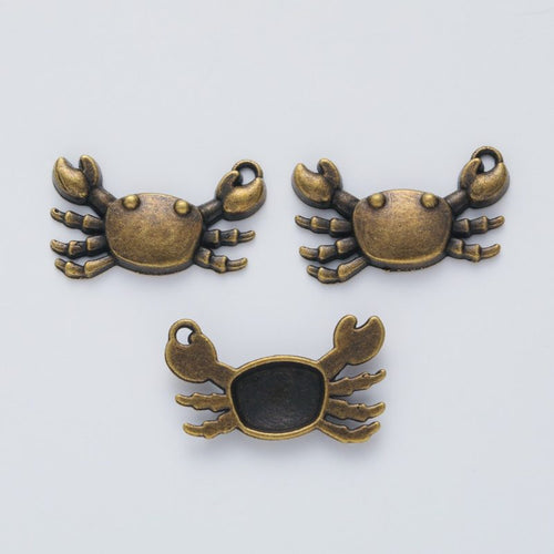 Crab pendant tray shown in front and reverse details
