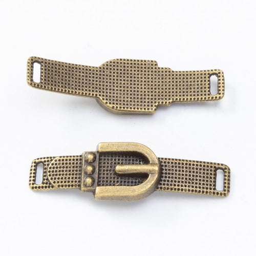 Front detail and finish comparison of the textured belt buckle connector