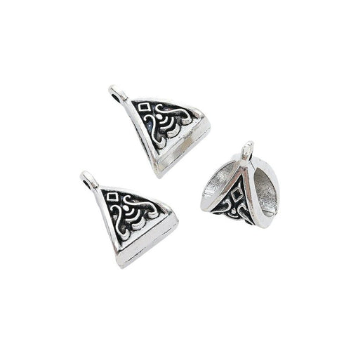 Grouped view of the triangular pattern three way bail bead from the front