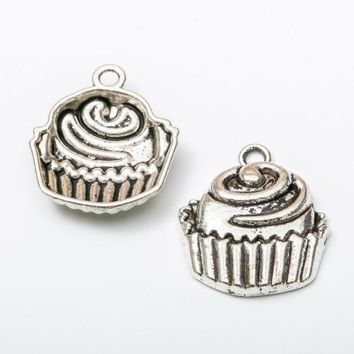 Close product view showing the front and reverse details of the cupcake charm