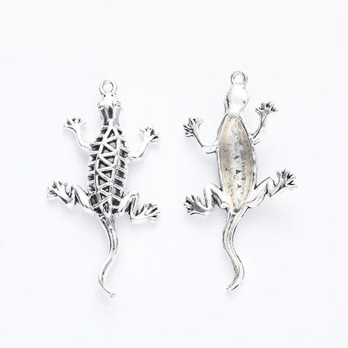 Textured Gecko Charm front and reverse details on a white background