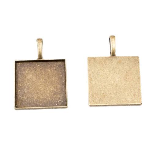 Close view of square cabochon tray
