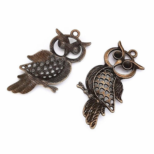 Close front and reverse view of the metal large-eye owl charm