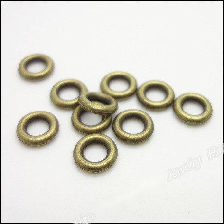 Plain 8 mm Ring Connector pictured from the front