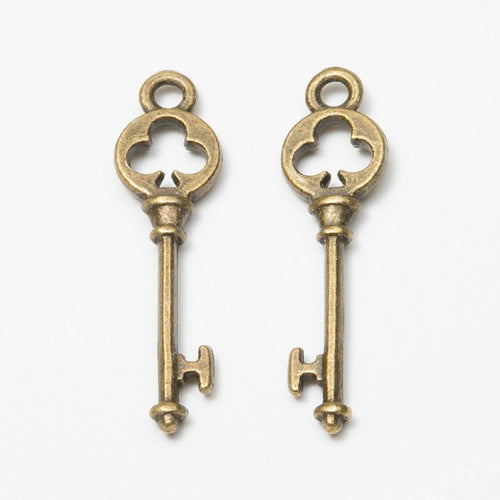 Clover Key Charm front and reverse details