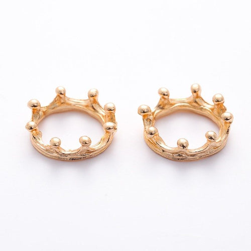 Close view showing the front and reverse details of the crown bezel setting
