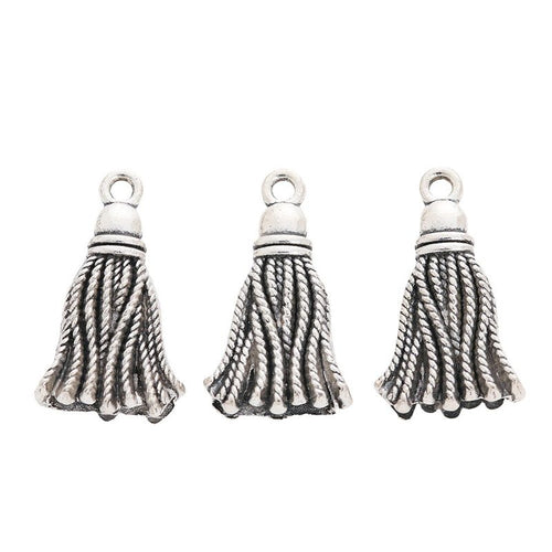 Close view of the rope texture tassel charm surface and relief