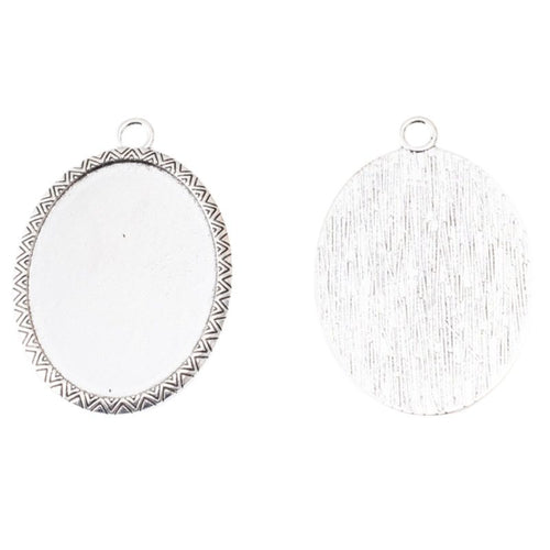 Front detail of oval recessed cabochon tray edged by an engraved leaf pattern