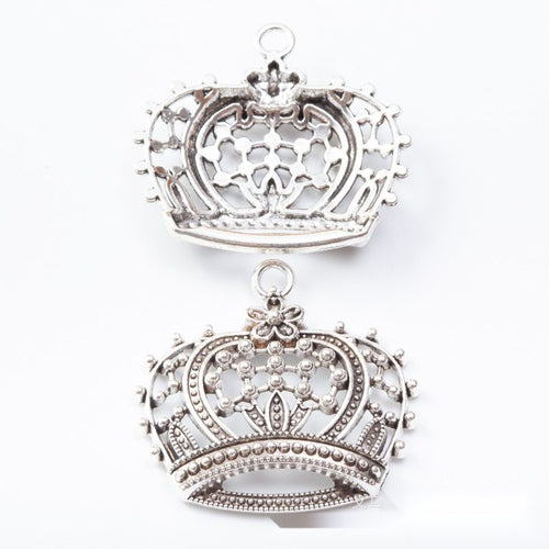 Detailed front and back view of 镂空王冠 charm on a white background