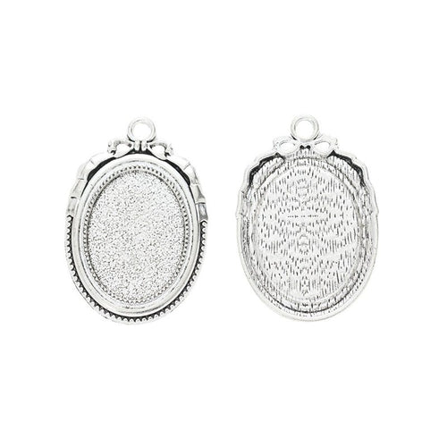 Metal floral-edge oval setting, front detail shown in the product image