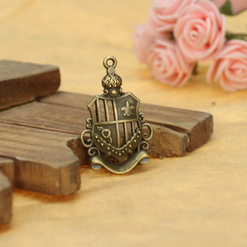 34x21mm Vintage Crown Badge Charm Pendant