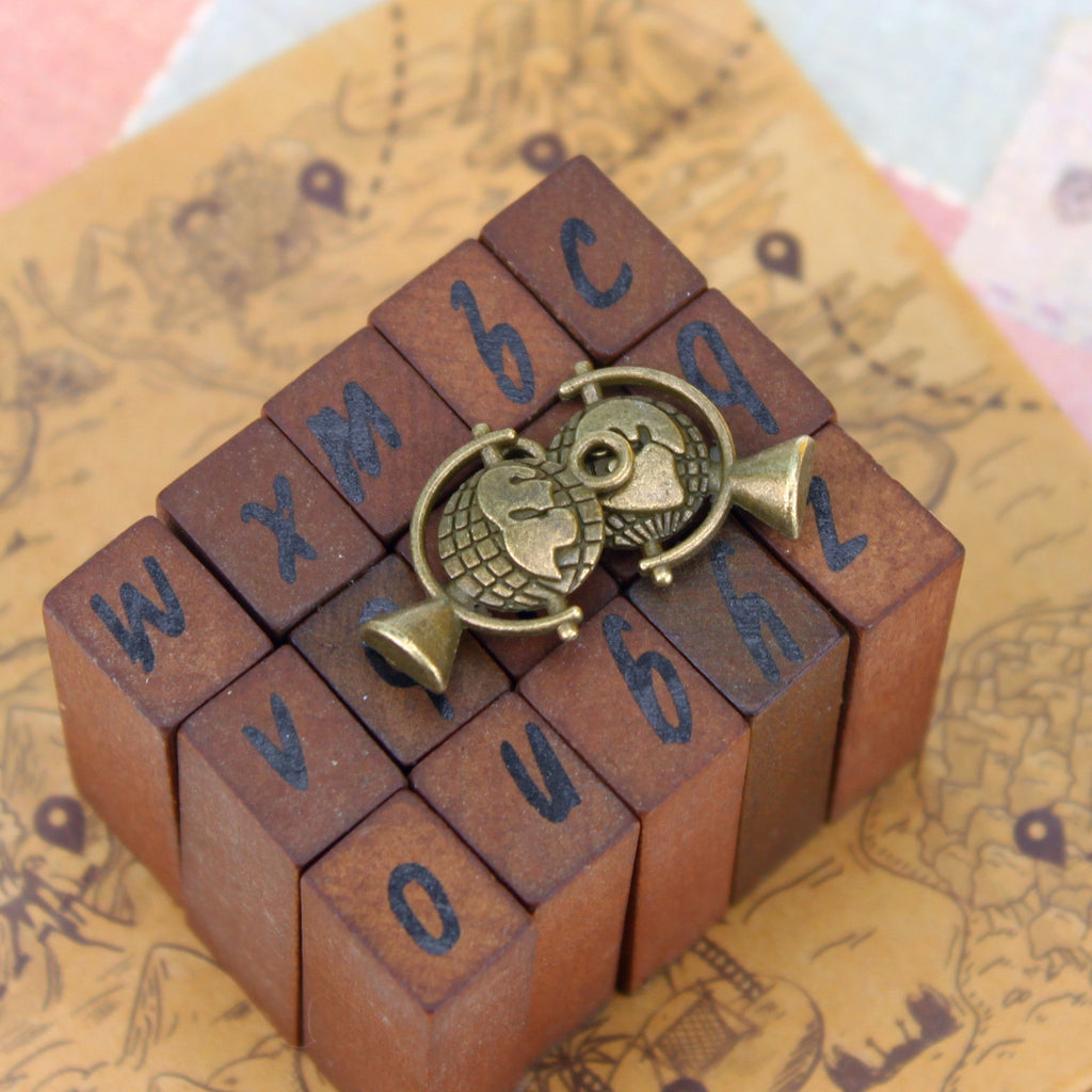 20x15mm Vintage Alloy Globe Charm Pendant