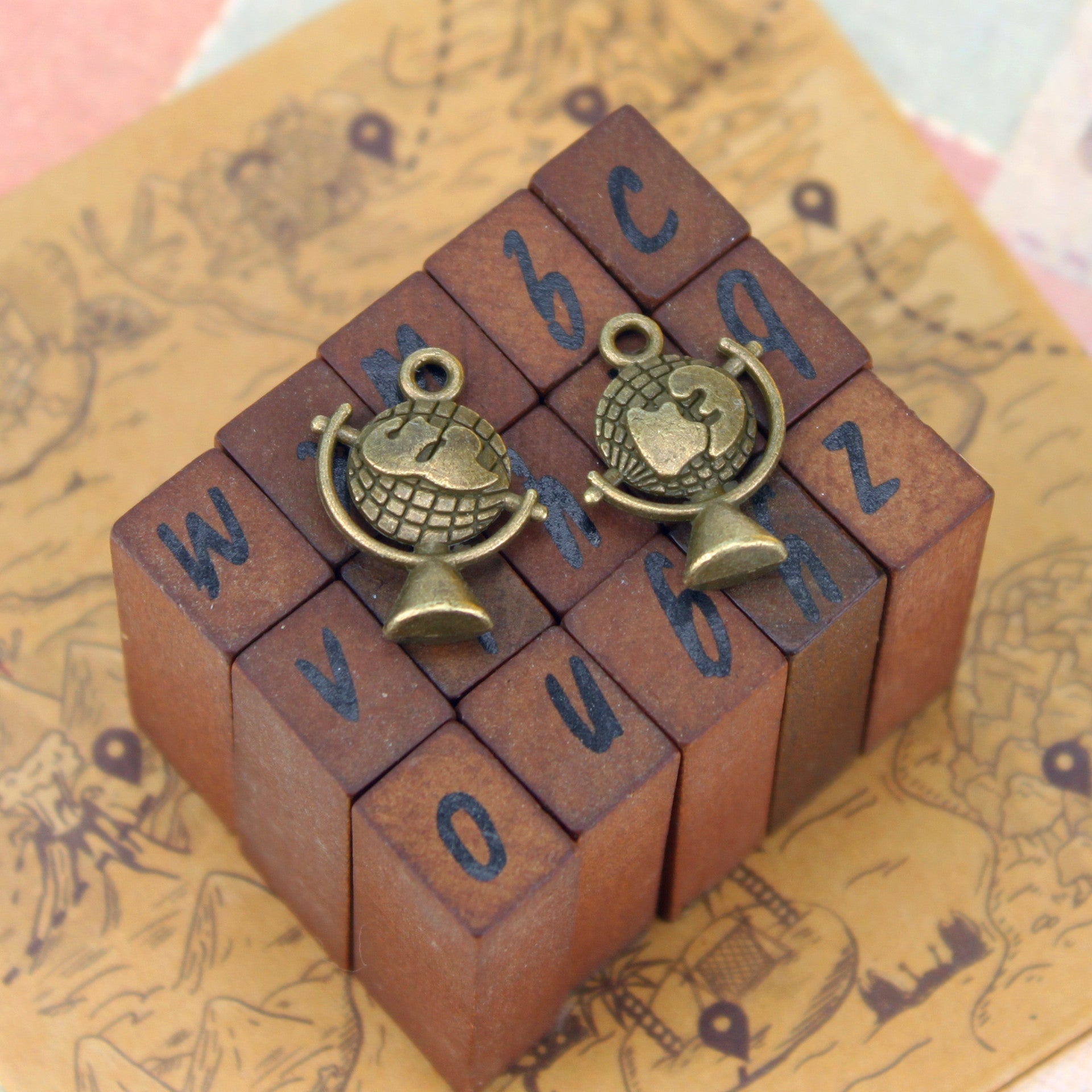 20x15mm Vintage Alloy Globe Charm Pendant