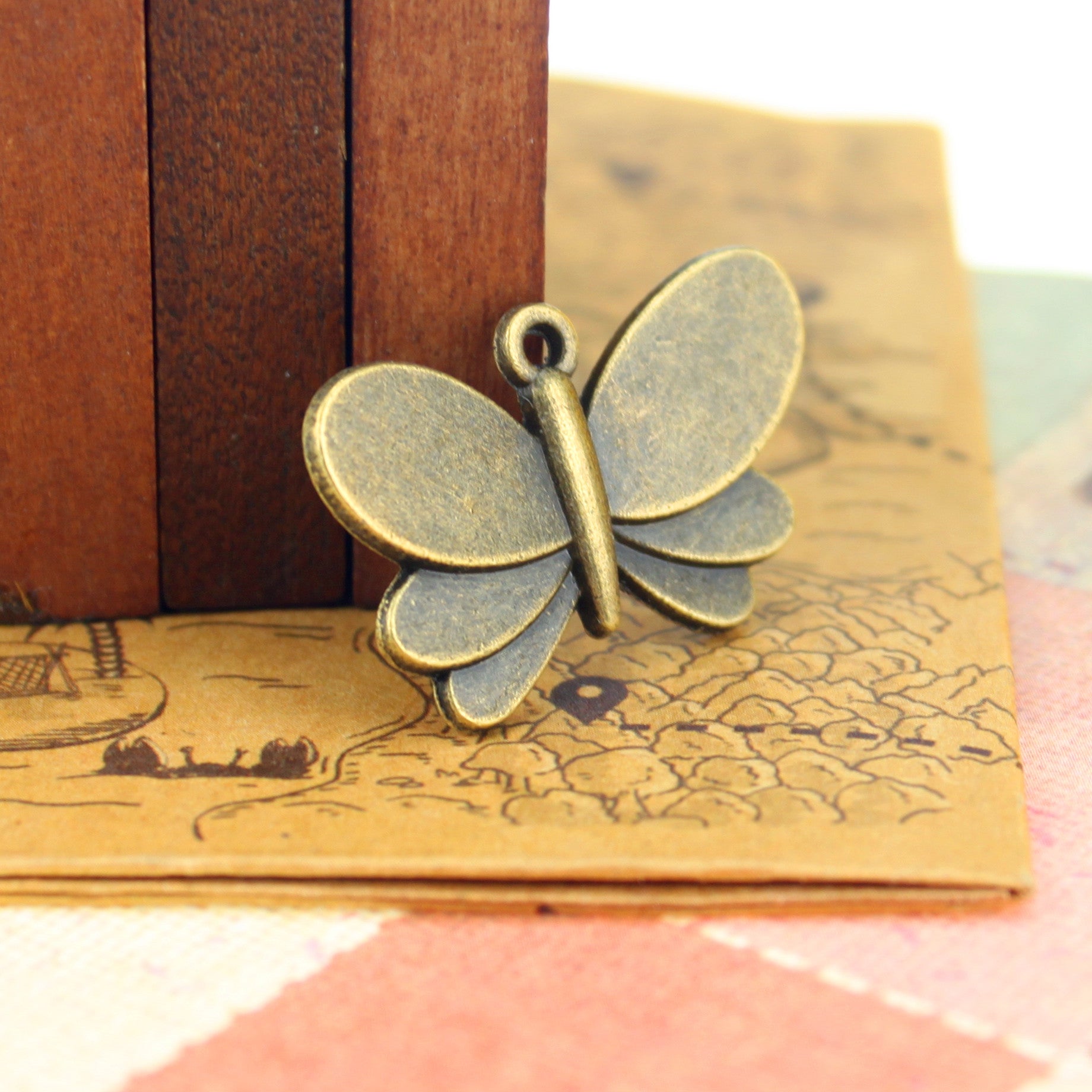 28x18mm Vintage Alloy Butterfly Charm Pendant