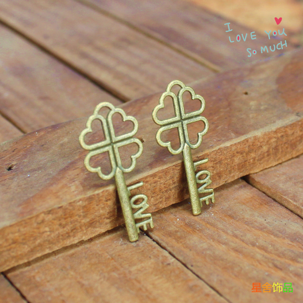 Vintage Clover Heart Key Charm Pendant 27x12mm