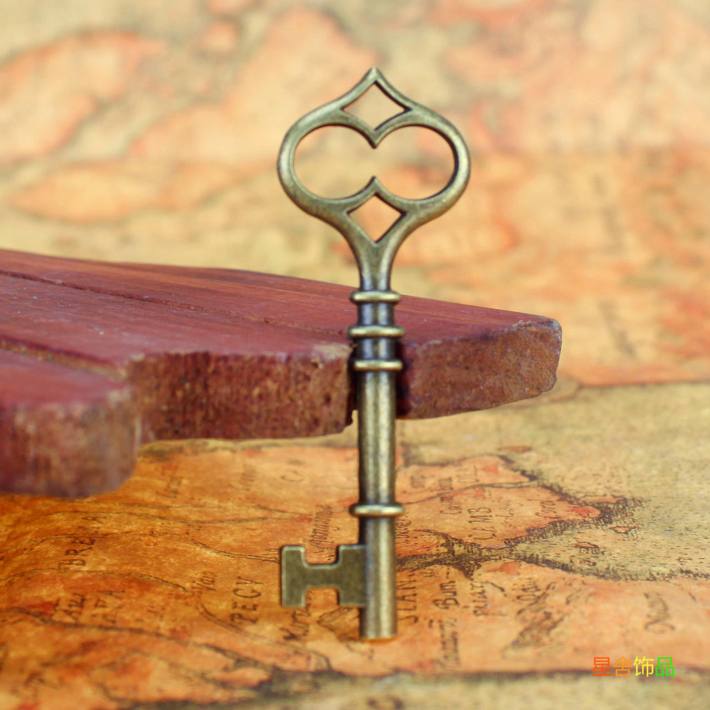 60×21mm Vintage Heart Key Alloy Charm Pendant