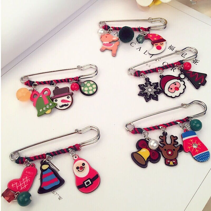 Cute Cartoon Christmas Reindeer Sled Dog Wire Wrapped Brooch Pin Korean Style Holiday Corsage